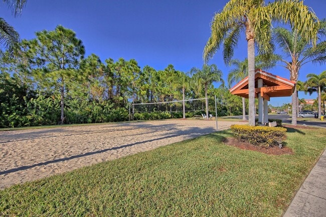 3695 Island Club Dr in North Port, FL - Foto de edificio - Building Photo