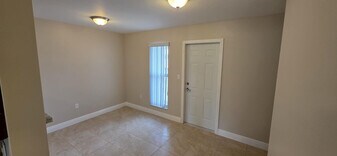 1940 NW 4th Ct in Miami, FL - Building Photo