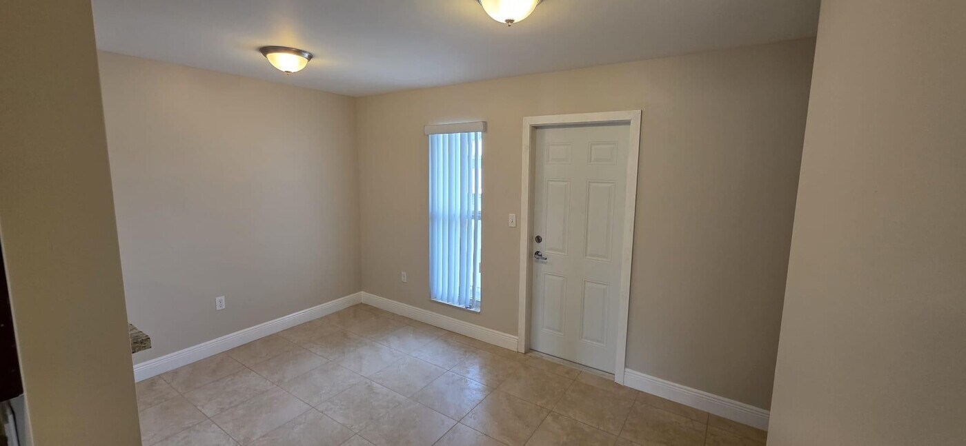 1940 NW 4th Ct in Miami, FL - Building Photo