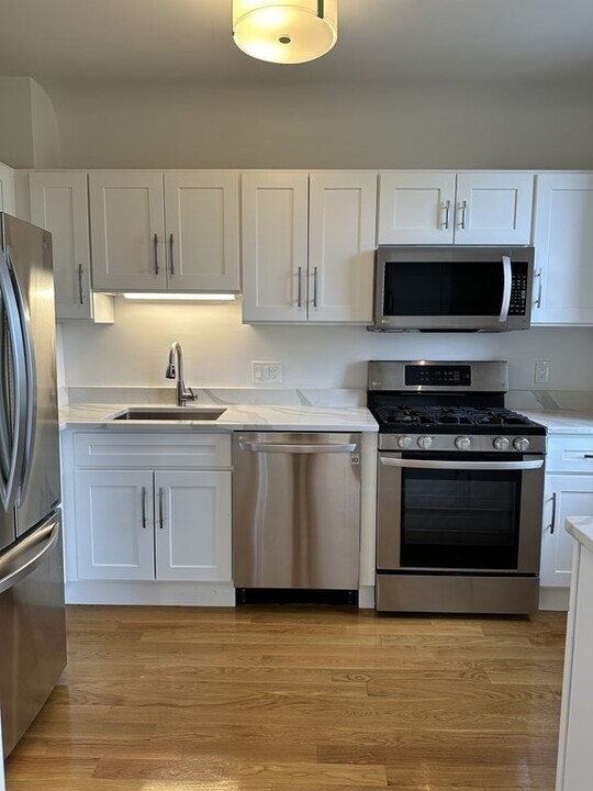 29 Bay State Rd in Boston, MA - Building Photo