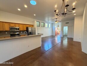 1401 E English Ivy Ct in Tucson, AZ - Building Photo - Building Photo