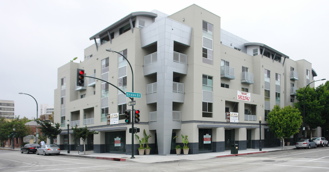 155-169 W Green St in Pasadena, CA - Building Photo