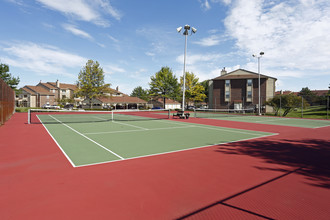 Hunt Club Apartments in Fort Wayne, IN - Foto de edificio - Building Photo