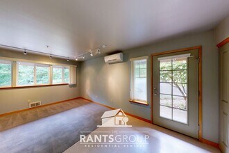 1421 W Bay Dr NW in Olympia, WA - Building Photo - Building Photo