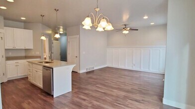 4455 Mountain Run Ln in Herriman, UT - Building Photo - Building Photo