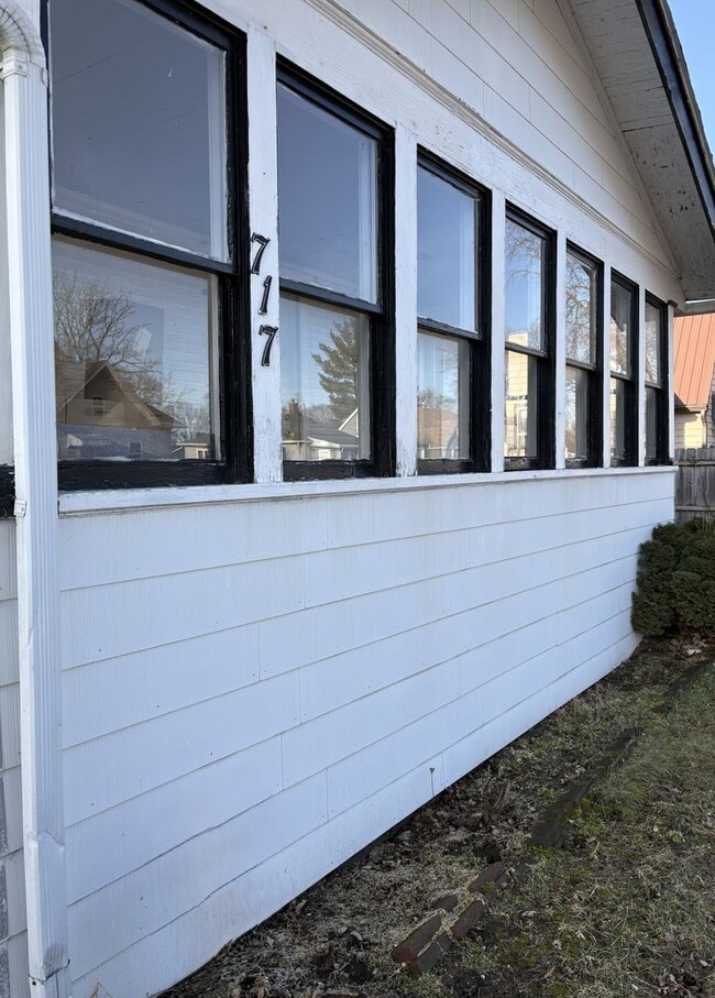 717 Kern St in Waterloo, IA - Building Photo - Building Photo