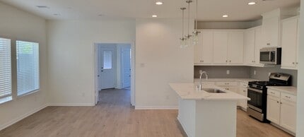 619 Silver Pear Ct in Montgomery, TX - Building Photo - Building Photo