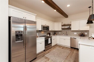 6460 Galleria Dr, Unit 1102 in West Des Moines, IA - Foto de edificio - Building Photo