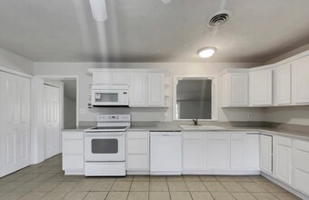 225 Griffin Park Rd in Griffin, GA - Building Photo - Building Photo