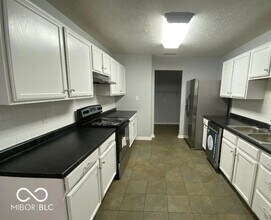 628 Mountain Pine Dr in Greenwood, IN - Building Photo - Building Photo