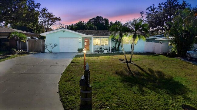 2039 Pine Ridge Dr in Clearwater, FL - Building Photo - Building Photo