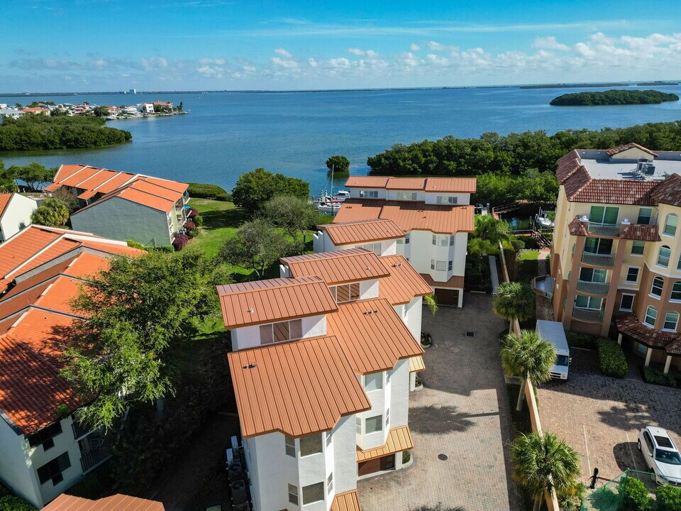 1593 Pinellas Bayway S in St. Petersburg, FL - Building Photo