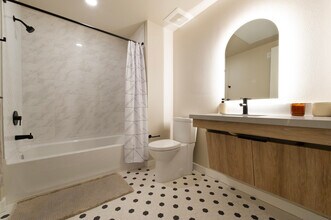 738 Normandie in Los Angeles, CA - Building Photo - Building Photo