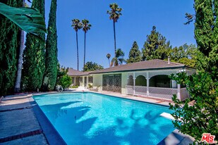 180 Highland Ave in Los Angeles, CA - Building Photo