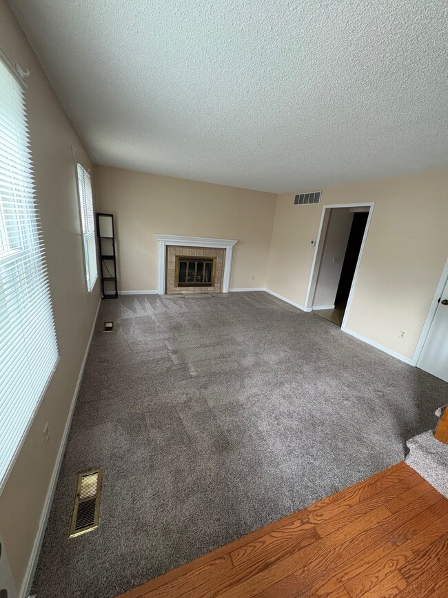 4802 E Baker Woods Ct in Decatur, IL - Building Photo - Building Photo