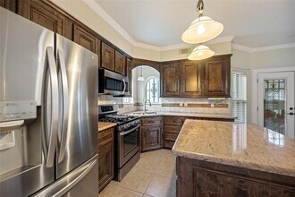 2105 Linder St in Houston, TX - Building Photo - Building Photo