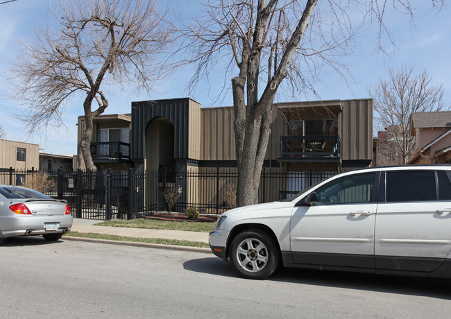 Carabella Apartments in Kansas City, MO - Foto de edificio - Building Photo