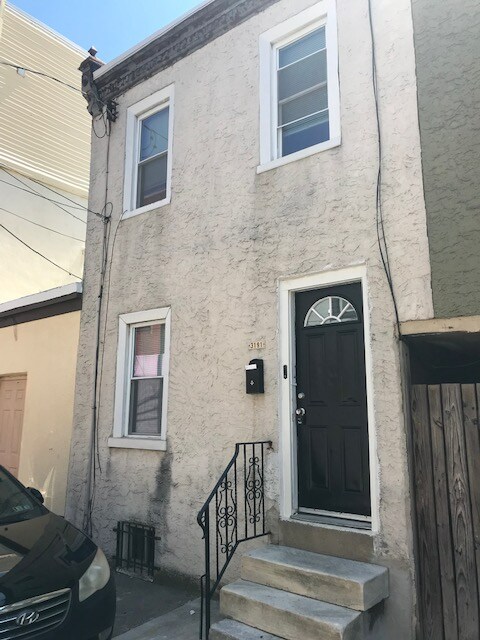 3191 Emery St Photo