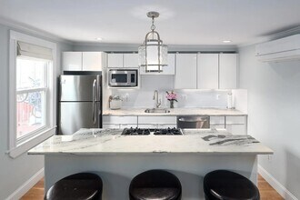 182 Marion St, Unit #1 in Boston, MA - Building Photo - Building Photo