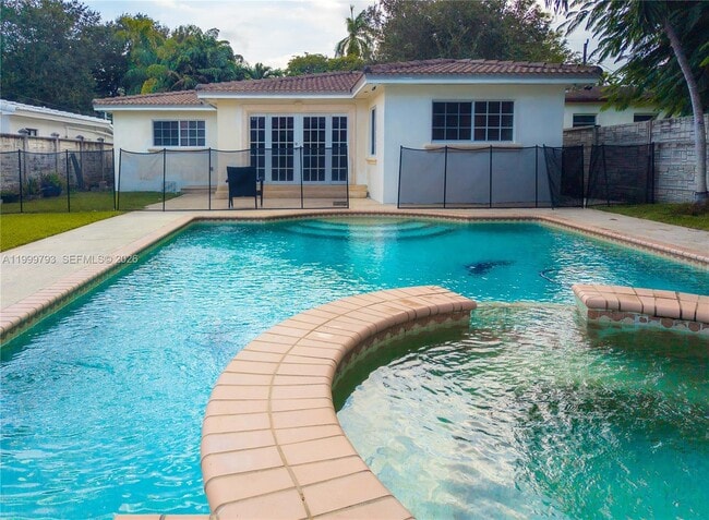 5781 SW 25th St in Miami, FL - Building Photo - Building Photo