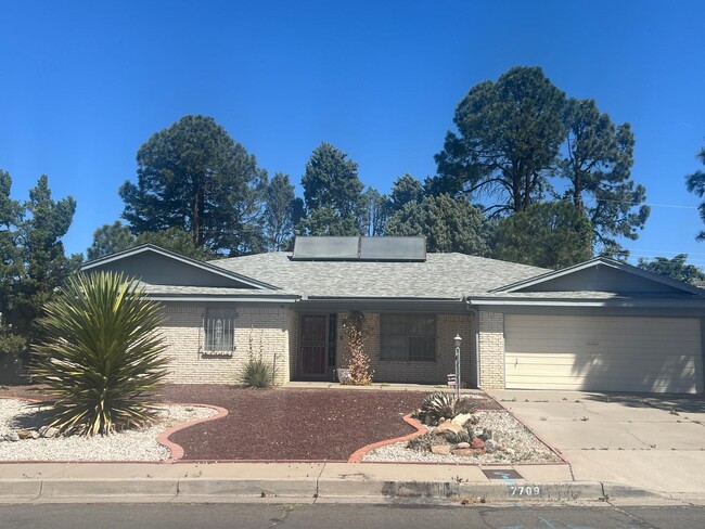 7709 Summer Ave NE in Albuquerque, NM - Building Photo - Building Photo