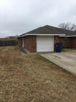 1012 Aspen Ct in Noble, OK - Building Photo