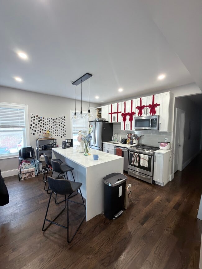 156 Hillside St, Unit 1 in Boston, MA - Foto de edificio - Building Photo