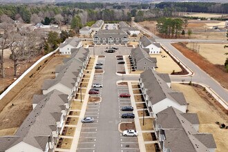 1021 Peony Ln in Youngsville, NC - Building Photo - Building Photo