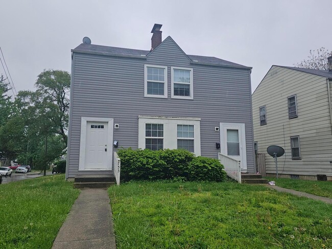 property at 753 E Mithoff St