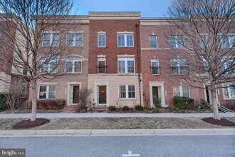 432 Grand St in Gaithersburg, MD - Foto de edificio - Building Photo