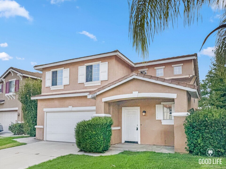 42013 Acacia Way in Temecula, CA - Foto de edificio