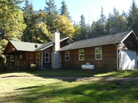 1514 Township Line Rd in Port Angeles, WA - Building Photo