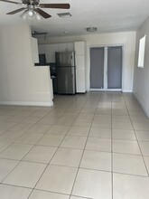 1400 N 70th Way, Unit House in Hollywood, FL - Building Photo - Building Photo