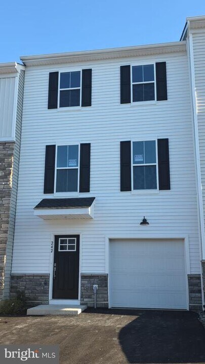 242 Talucci Dr in Downingtown, PA - Building Photo