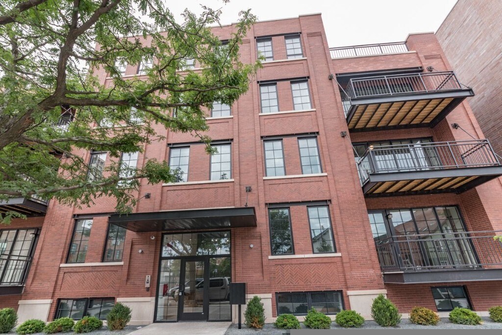 1220 N Bosworth Ave-Unit -303 in Chicago, IL - Building Photo
