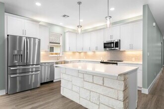 716 Wedgewood Ln in Fredericksburg, TX - Building Photo - Building Photo