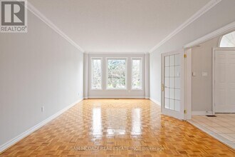 2221 Robinwood Ct in Mississauga, ON - Building Photo - Building Photo