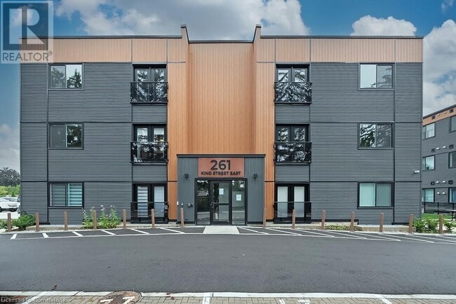 261 King St E