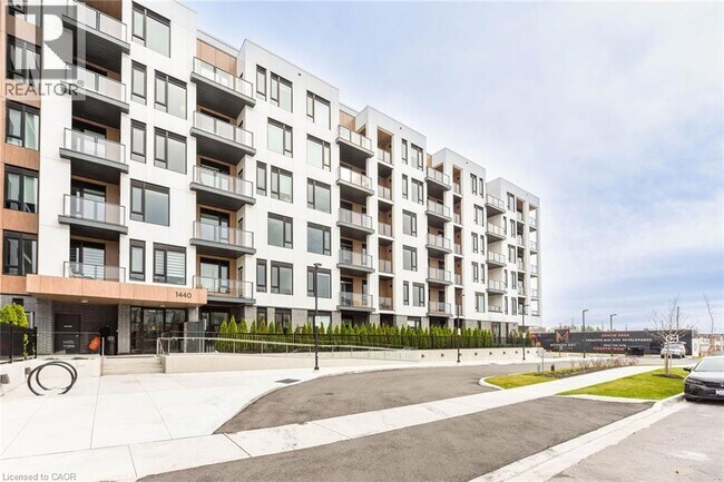 1440 Clarriage Ct in Milton, ON - Building Photo - Building Photo