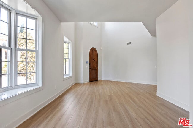 23550 Valley View Rd in Calabasas, CA - Building Photo - Building Photo