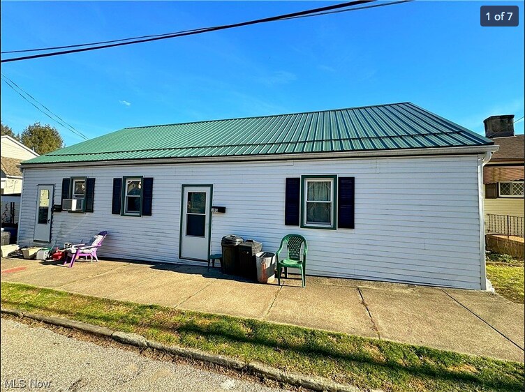 110 N 9th St in Martins Ferry, OH - Building Photo