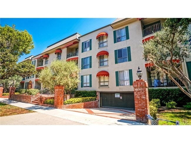 property at 330 S Mentor Ave