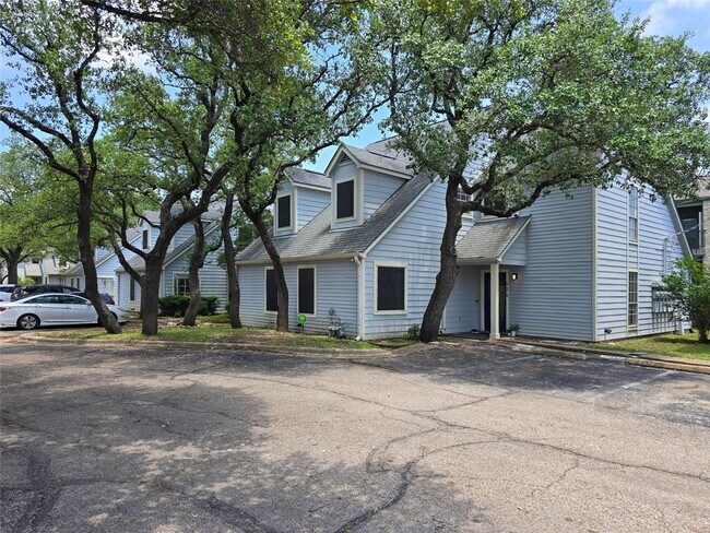 8330 Fathom Cir in Austin, TX - Building Photo - Building Photo