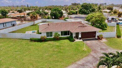 4000 NW 3rd Ave in Boca Raton, FL - Building Photo - Building Photo