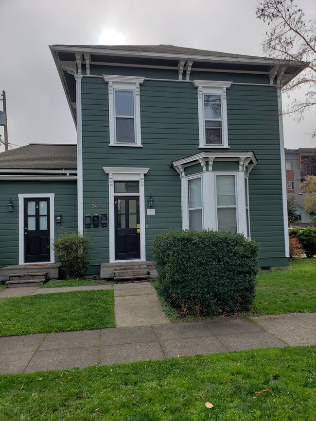 244 E 16th Ave, Unit 3