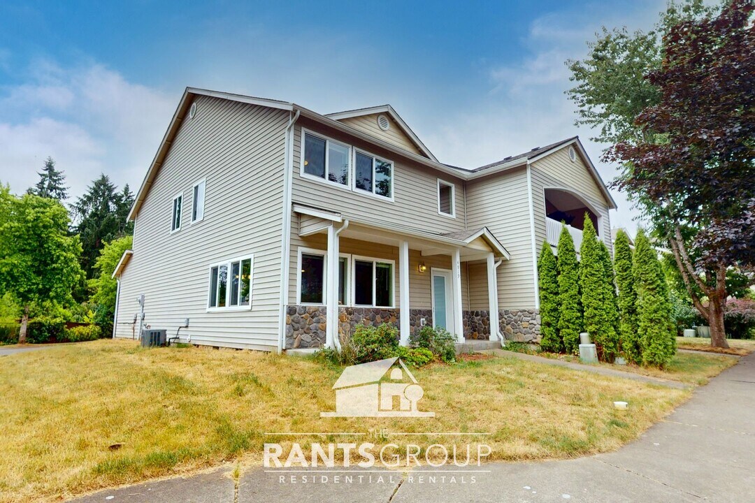 4919 43rd Ln SE in Lacey, WA - Building Photo