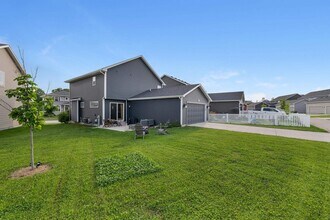 1213 Twisted Branch Way in Sun Prairie, WI - Building Photo - Building Photo