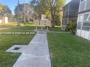 335 W Laurel Dr in Margate, FL - Building Photo