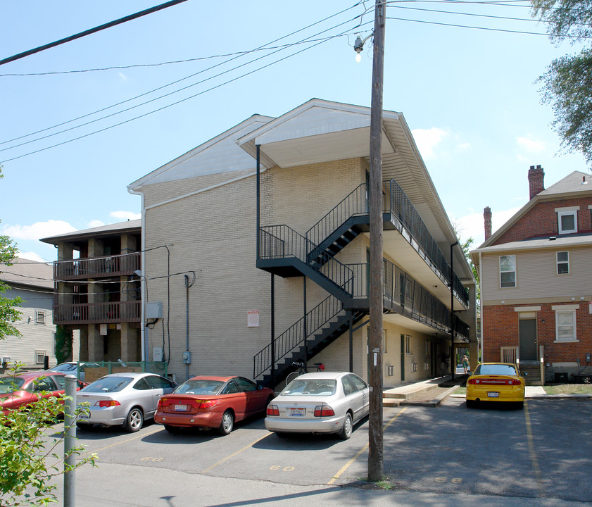 60 Chittenden Ave in Columbus, OH - Building Photo