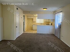 522 E Lancaster Blvd in Lancaster, CA - Building Photo - Building Photo
